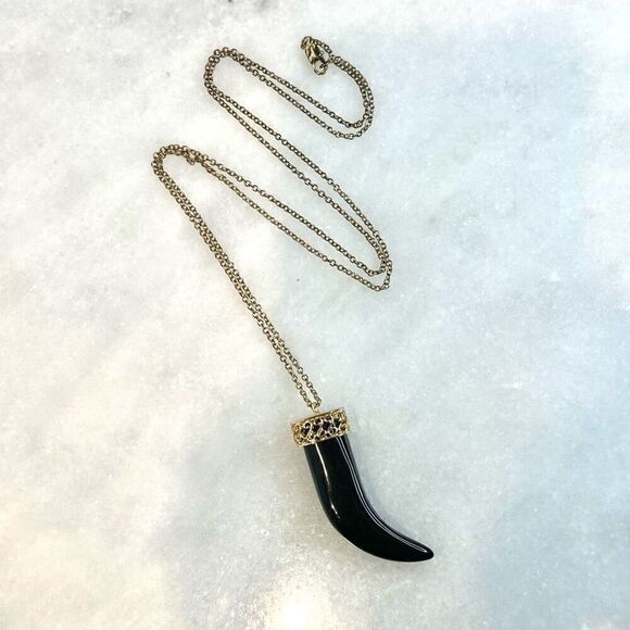 Zara Tribal Tooth Horn Pendant Necklace Black & gold-tone Chain 32" - Picture 4 of 5